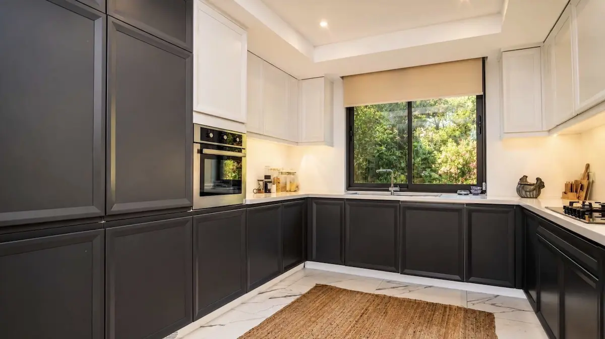 Fitted kitchen